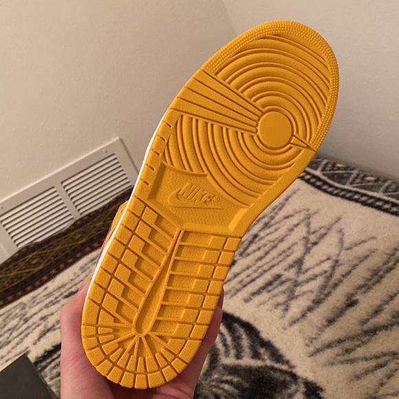 Air Jordan 1 Retro High OG - Picture 5 of 5